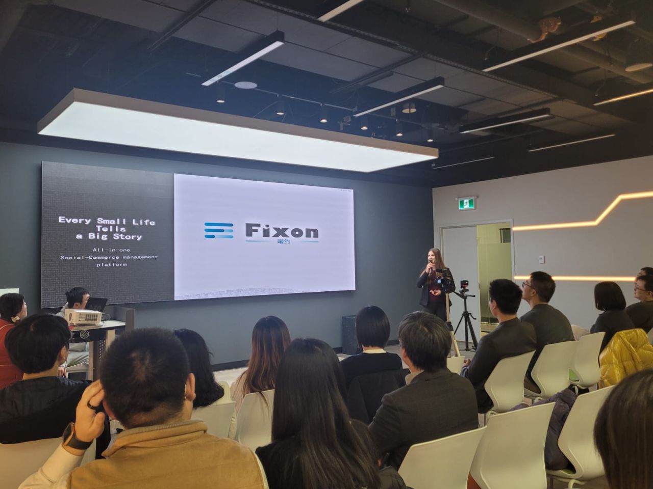 Alice Ksendzova pitching Fixon AI to a room of investors